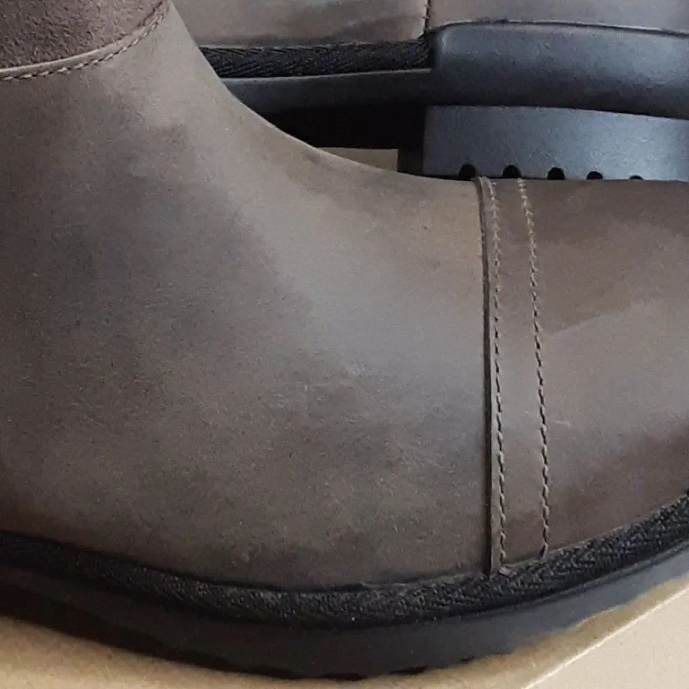 UGG ATTEL Women's Winter Comfort  Ankle Boot Size 6M